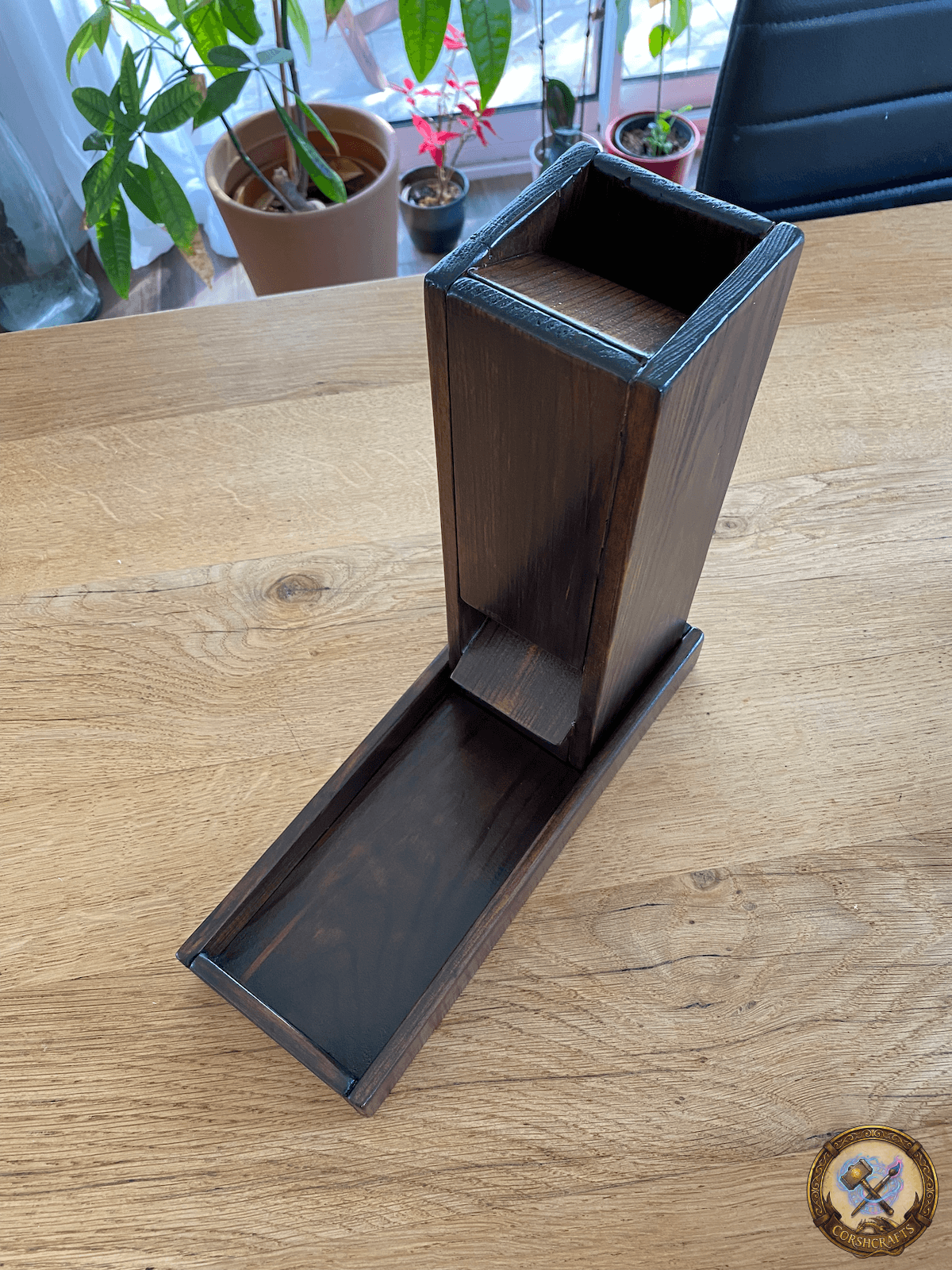 Tour à dés en bois