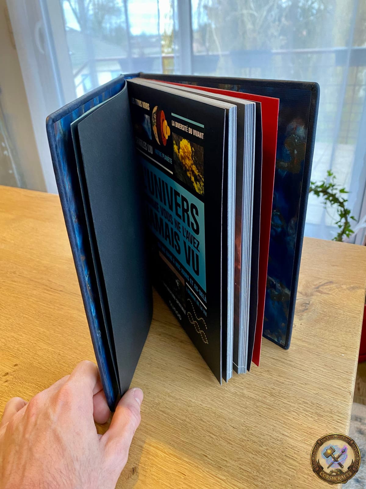 Reliure cuir L'Univers de Charles LIU