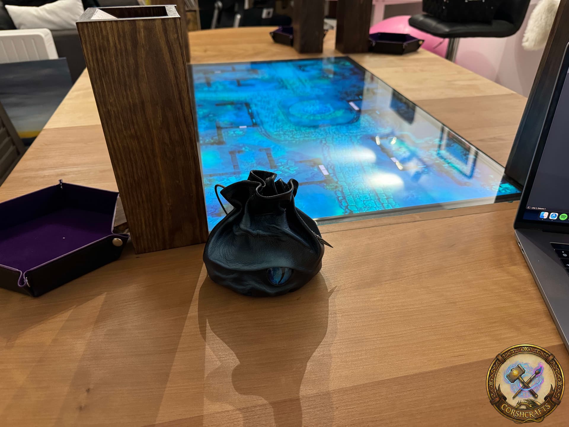 Table de JdR avec écran